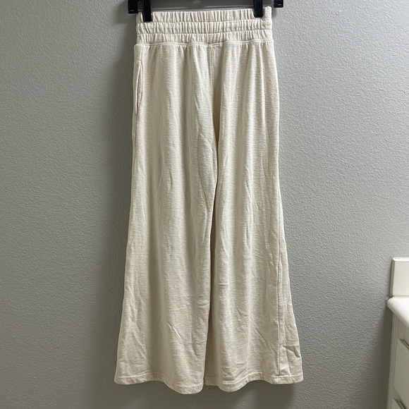 C).  Beige Cream Wide legs Long Pants - Picture 7 of 9